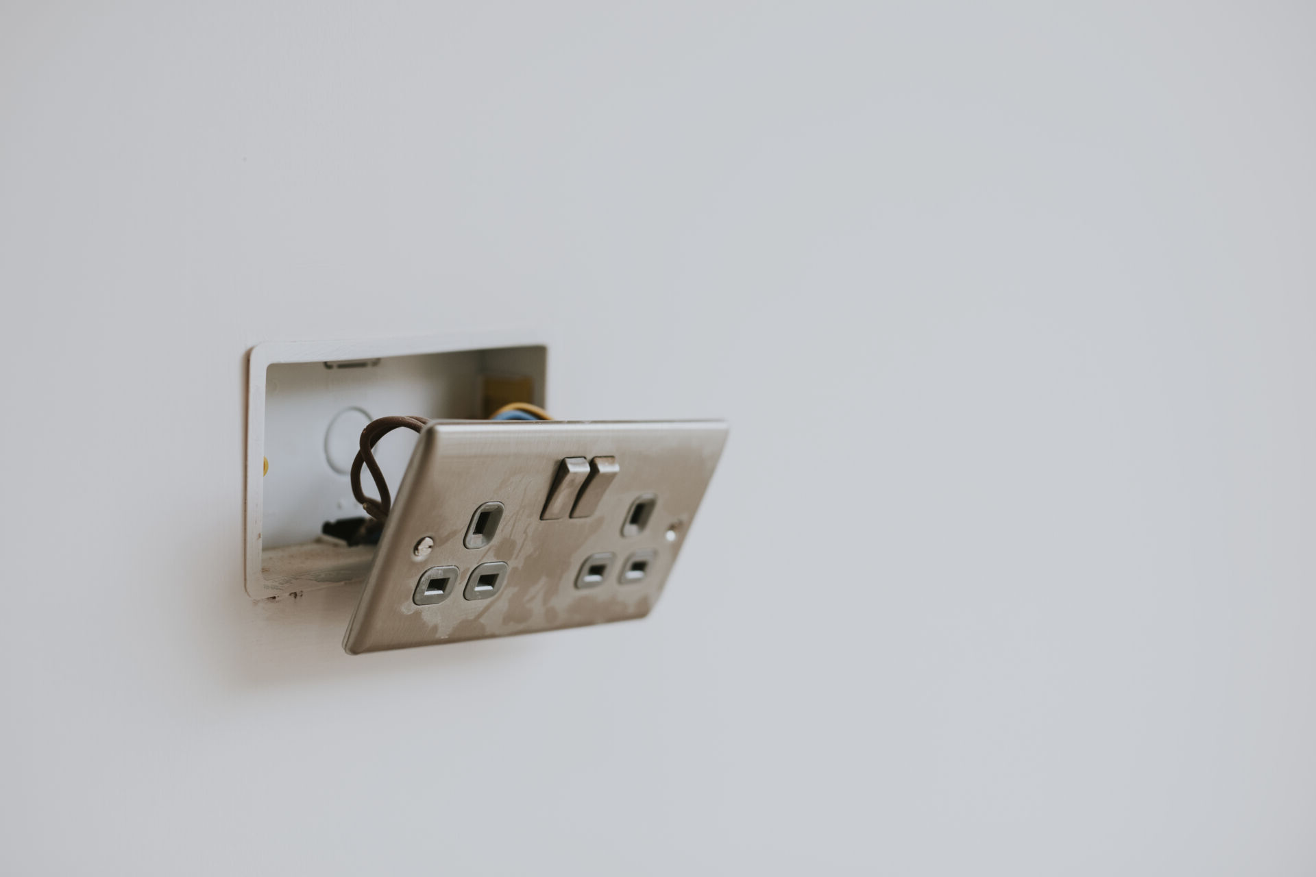 Electrical rewire of old wall socket