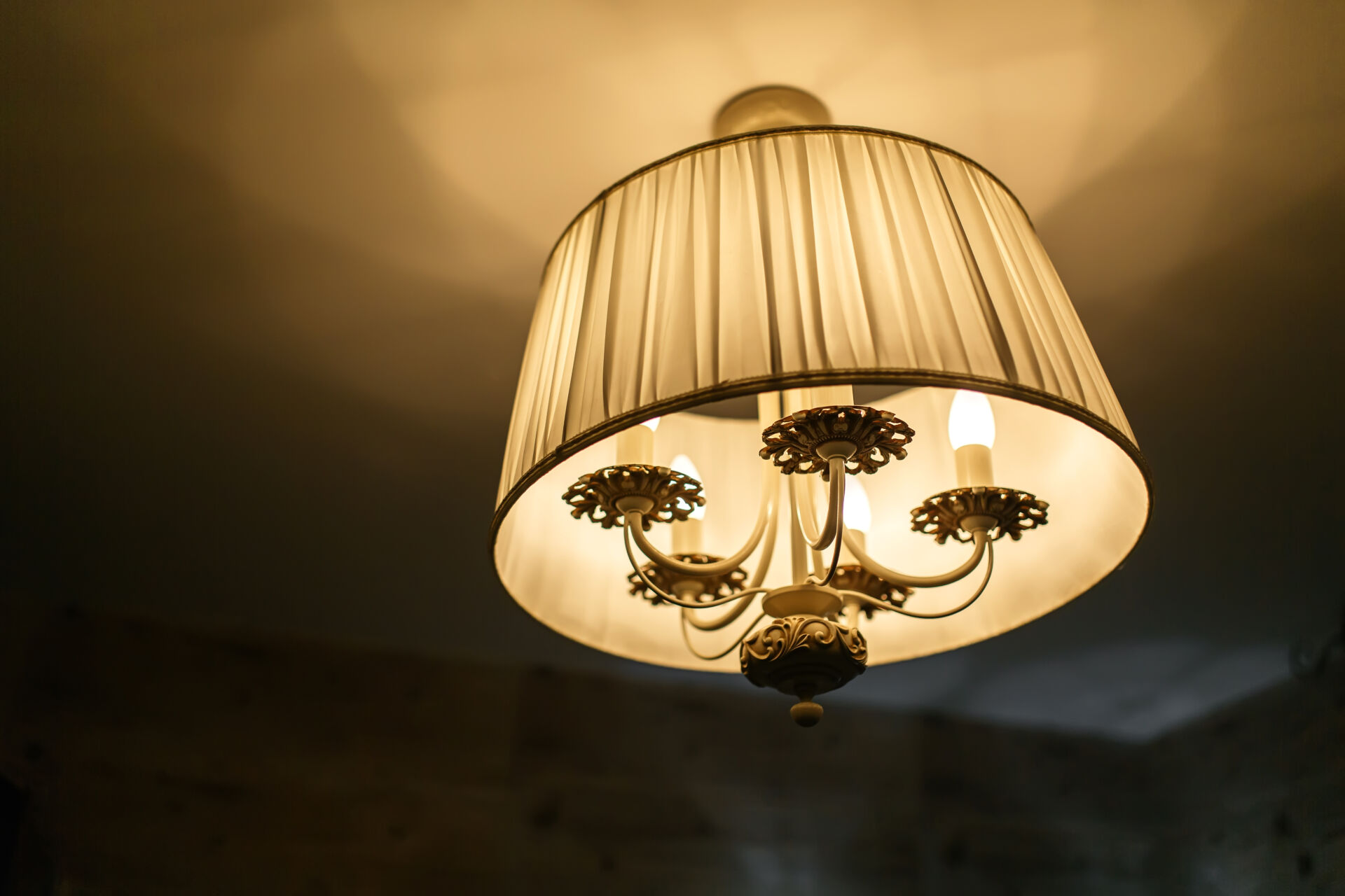 Indoor electrical light installation pendant light with light shade